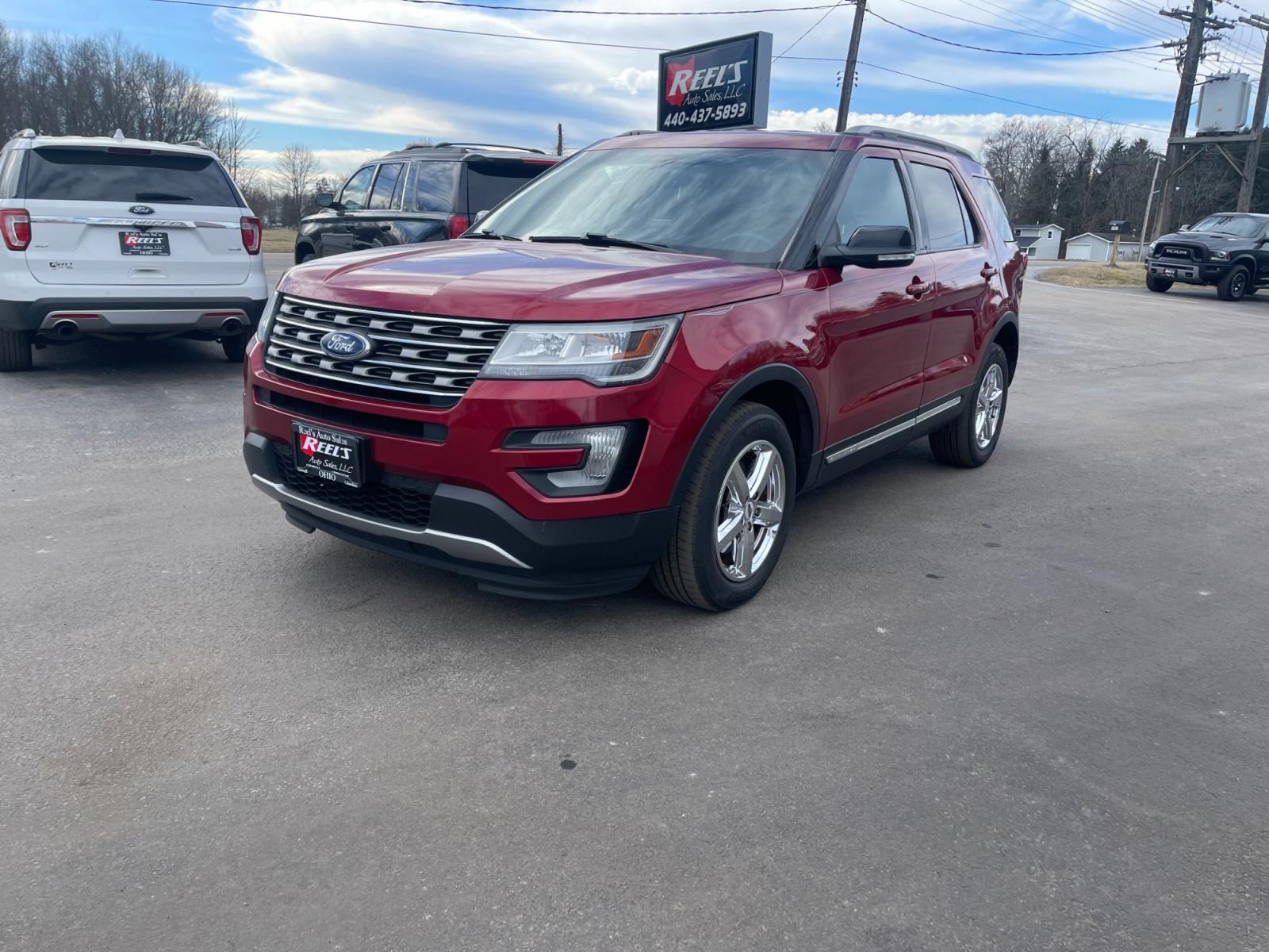 2016 Red /Black Ford Explorer XLT 4WD (1FM5K8D87GG) with an 3.5L V6 DOHC 24V engine, 6 Speed Automatic transmission, located at 547 E. Main St., Orwell, OH, 44076, (440) 437-5893, 41.535435, -80.847855 - This 2016 Ford Explorer XLT 4WD, equipped with a 6-speed automatic transmission and a 3.5-liter V6 engine, stands out with its notable towing capacity of up to 5000 pounds, making it a robust choice for towing and adventure needs. The vehicle enhances visibility and safety with LED daytime running l - Photo #0